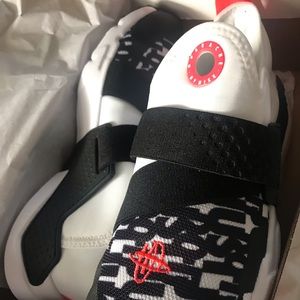 NIKE HUARACHE EXTREME SNEAKERS